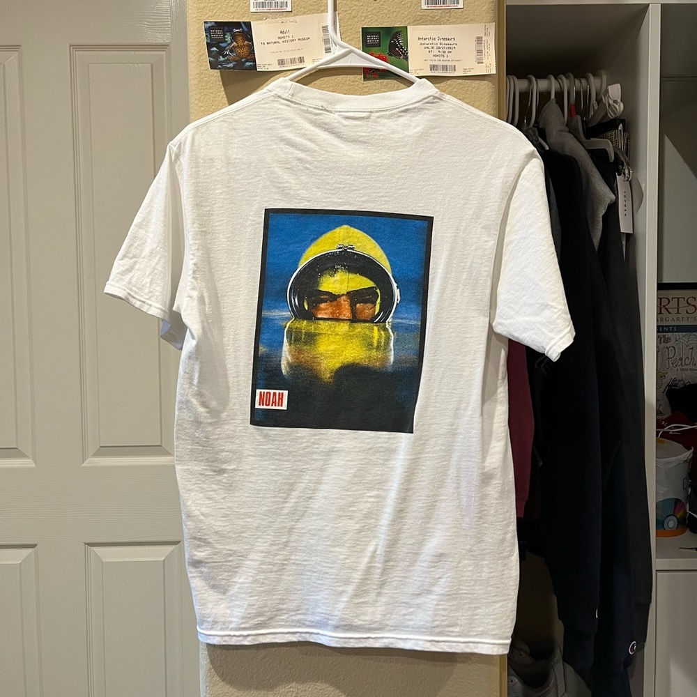 Noah NYC White Graphic Tee Size Medium